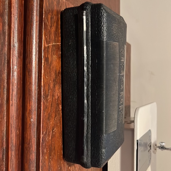 Vintage Singer buttonhole guide - Picture 6 of 6